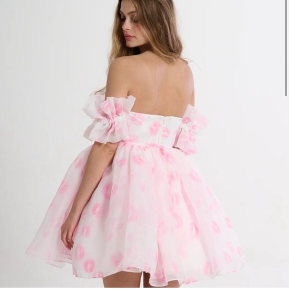 Selkie Kiss on the Lips Runway Puff Dress - Picture 2 of 7